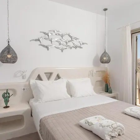 Halcyon And Naxos Apart Otel 4*